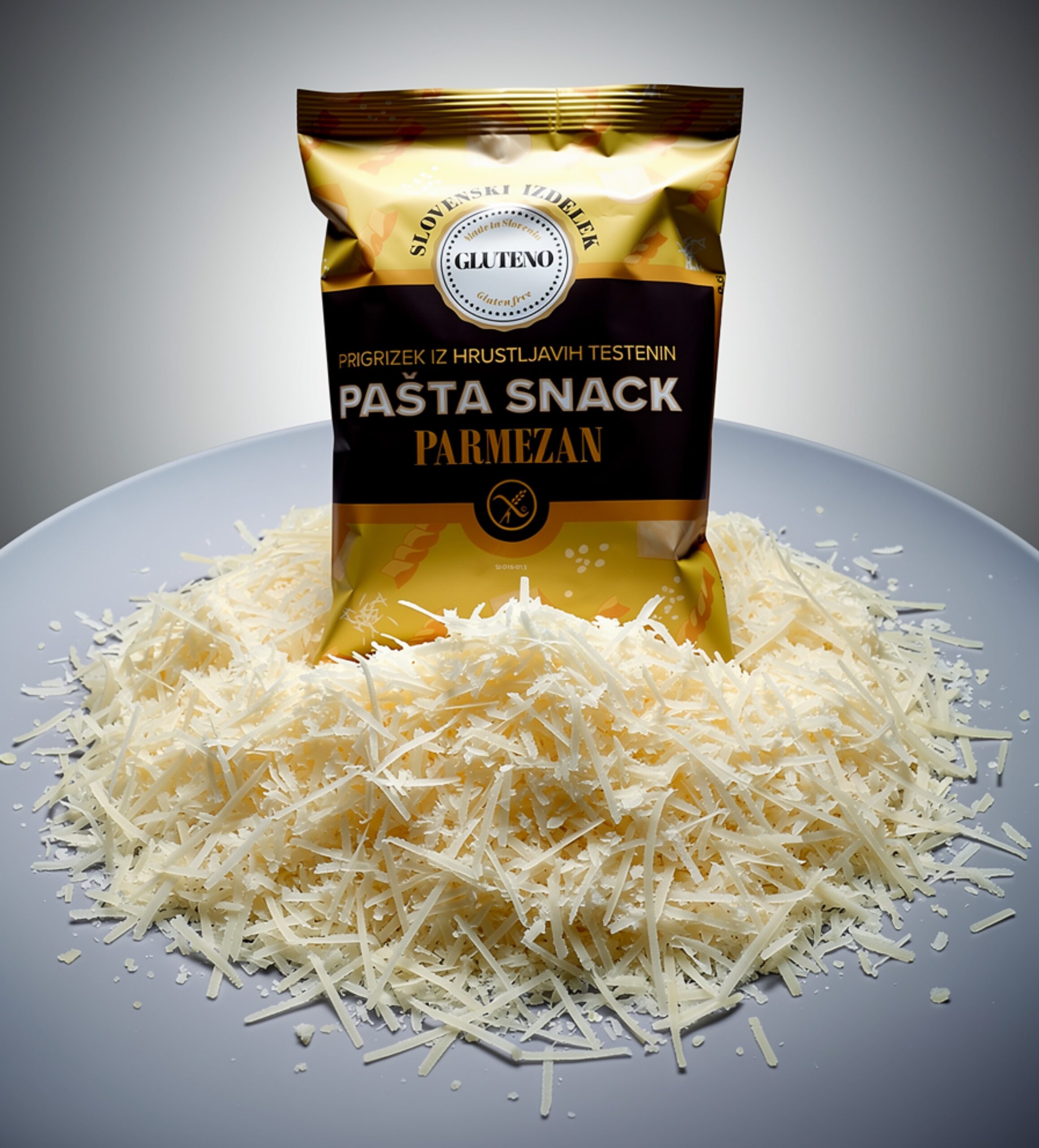 Brezglutenski prigrizen Pašta snack parmezan 90g